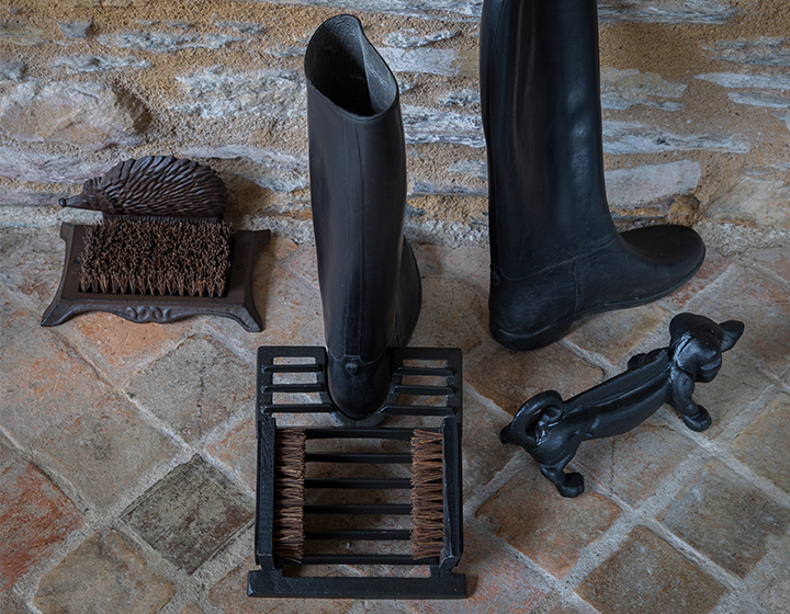 Tire bottes brosse en fonte - ON RANGE TOUT