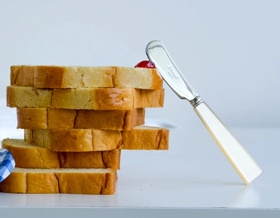 Mother of pearl spreader