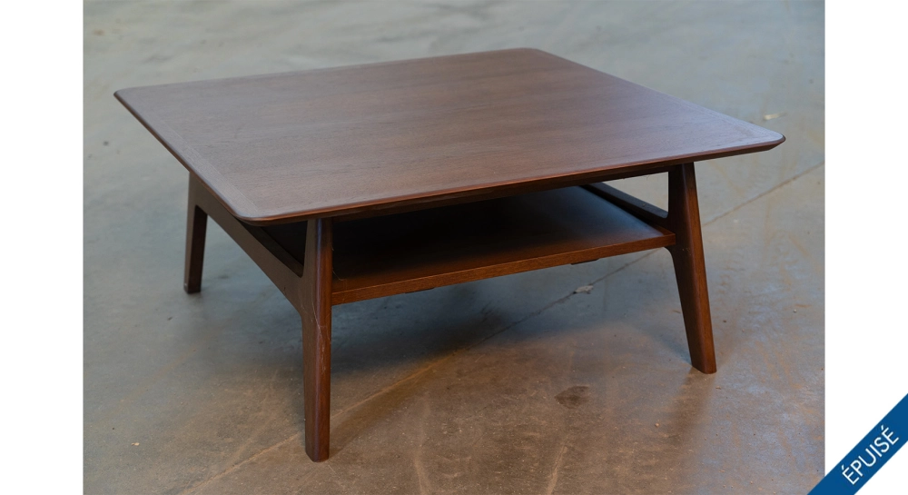 Table basse carrée en chêne teinte marron foncé 100x100 cm 100x100 cm Table basse carrée en chêne teinte marron foncé 100x100 cm 100x100 cm