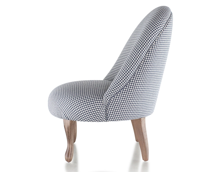 Fauteuil crapaud sans accoudoirs pieds bois teinte noyer et tissu pied-de-poule bleu et blanc Fauteuil crapaud sans accoudoirs pieds bois teinte noyer et tissu pied-de-poule bleu et blanc