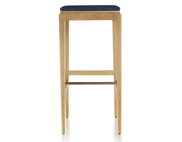 Tabouret de bar design H80 cm bois teinte naturelle assise tissu bleu marine Tabouret de bar design H80 cm bois teinte naturelle assise tissu bleu marine