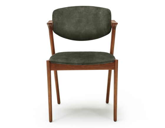 Chaise scandinave bois teinte merisier assise tissu velours vert forêt