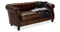 Canapé Chesterfield cuir 2 places marron soutenu accoudoirs cloutés Canapé Chesterfield cuir 2 places marron soutenu accoudoirs cloutés