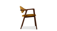 Chaise design avec accoudoirs en noyer bois teinte naturelle et tissu orange Chaise design avec accoudoirs en noyer bois teinte naturelle et tissu orange