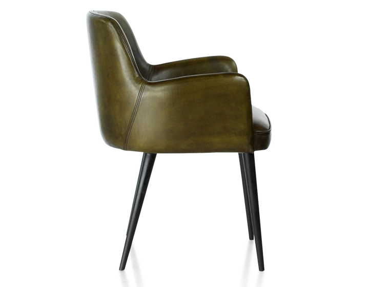Chaise vintage avec accoudoirs cuir vert olive Chaise vintage avec accoudoirs cuir vert olive