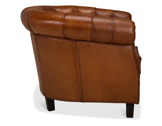 Fauteuil chesterfield cuir marron clair accoudoirs cloutés