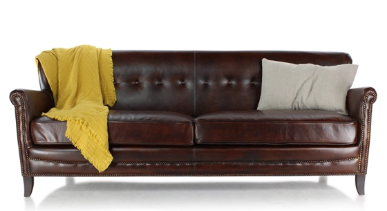 Canapé club cuir 3 places marron soutenu accoudoirs cloutés