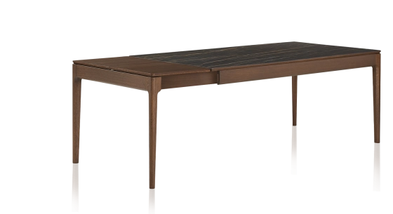 Table extensible 6 à 12 personnes en chêne et céramique allonges bois avec bois teinte marron foncé et plateau céramique effet marbre noir 140x100 cm