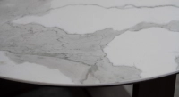 Table basse ronde en chêne et céramique avec bois teinte marron foncé plateau céramique effet marbre blanc 100x100 cm