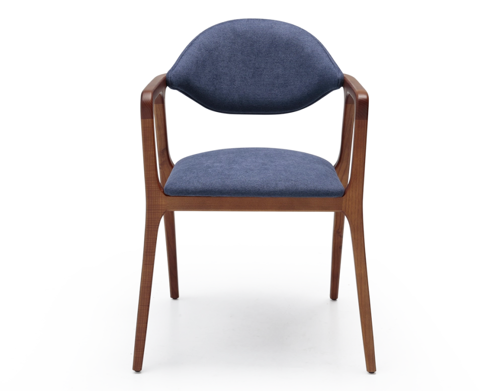 Chaise design avec accoudoirs bois teinte merisier et tissu bleu océan Chaise design avec accoudoirs bois teinte merisier et tissu bleu océan