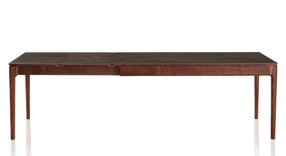 Table extensible 8 à 12 personnes en noyer et céramique allonges céramique avec bois teinte naturelle et plateau et allonges céramique brun oxydé 180x100 cm