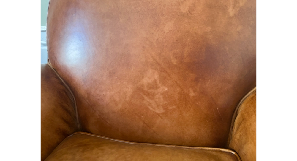 Fauteuil club cuir marron vintage accoudoirs cloutés Fauteuil club cuir marron vintage accoudoirs cloutés