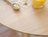 Table salle à manger 8 à 10 personnes en chêne teinte naturelle 210x90 cm Table salle à manger 8 à 10 personnes en chêne teinte naturelle 210x90 cm