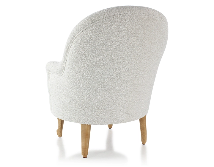 Fauteuil crapaud avec accoudoirs pieds bois teinte naturelle et tissu bouclé blanc Fauteuil crapaud avec accoudoirs pieds bois teinte naturelle et tissu bouclé blanc