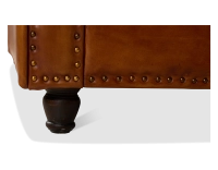 Fauteuil chesterfield cuir marron clair accoudoirs cloutés Fauteuil chesterfield cuir marron clair accoudoirs cloutés