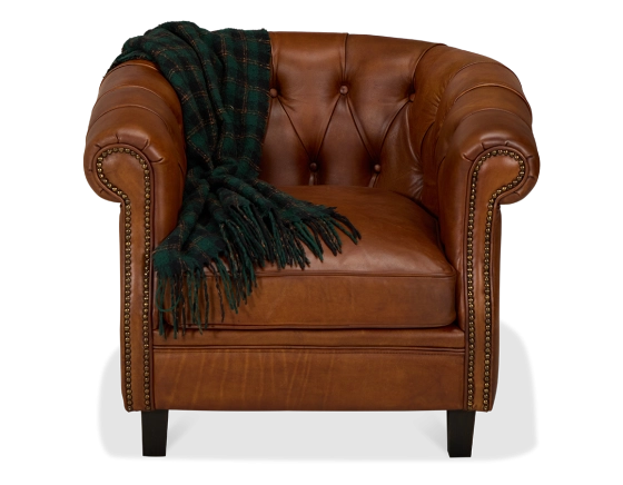 Fauteuil chesterfield cuir marron clair accoudoirs cloutés