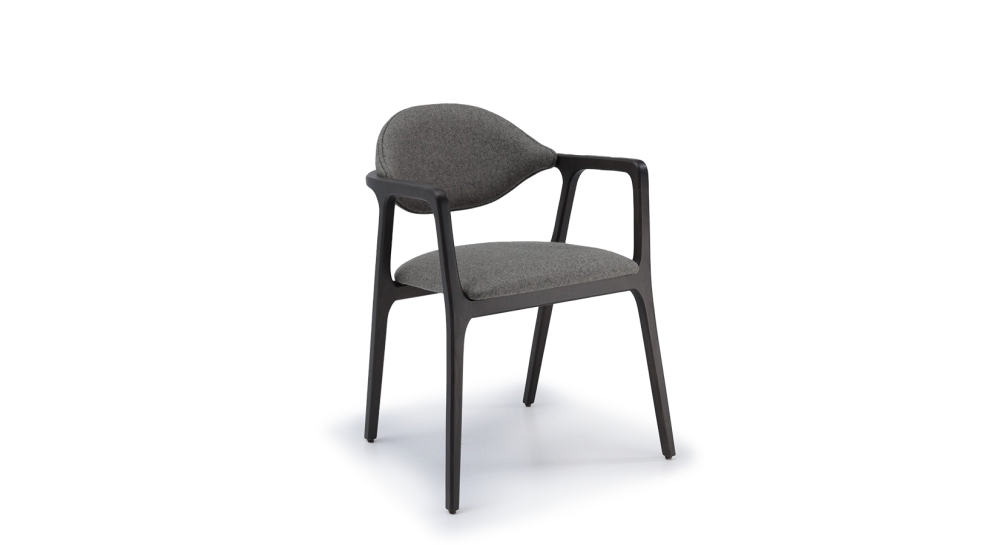 Chaise design avec accoudoirs en frêne bois teinte anthracite et tissu gris Chaise design avec accoudoirs en frêne bois teinte anthracite et tissu gris