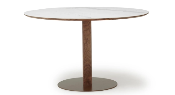 Table salle à manger ronde en noyer et céramique 4 à 6 personnes avec bois teinte naturelle et plateau céramique effet marbre blanc 110x110