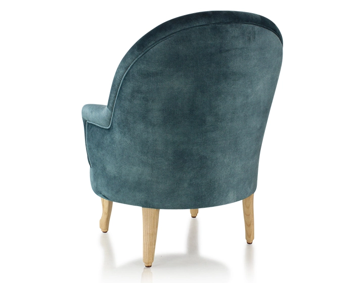 Fauteuil crapaud avec accoudoirs pieds bois teinte naturelle et tissu velours bleu pétrole Fauteuil crapaud avec accoudoirs pieds bois teinte naturelle et tissu velours bleu pétrole