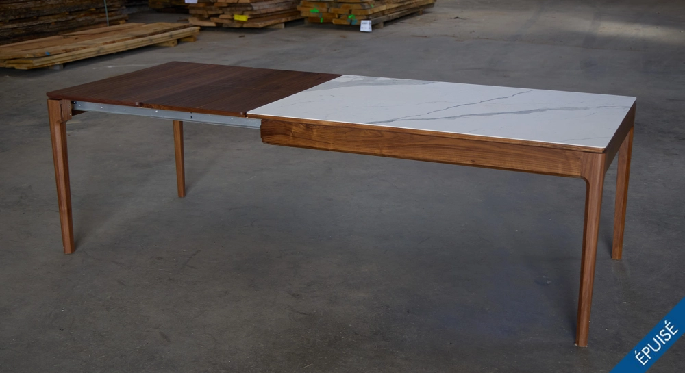 Table extensible 6 à 12 personnes en noyer et céramique allonges bois avec bois teinte naturelle et plateau céramique effet marbre blanc 140x100 cm Table extensible 6 à 12 personnes en noyer et céramique allonges bois avec bois teinte naturelle et plateau céramique effet marbre blanc 140x100 cm
