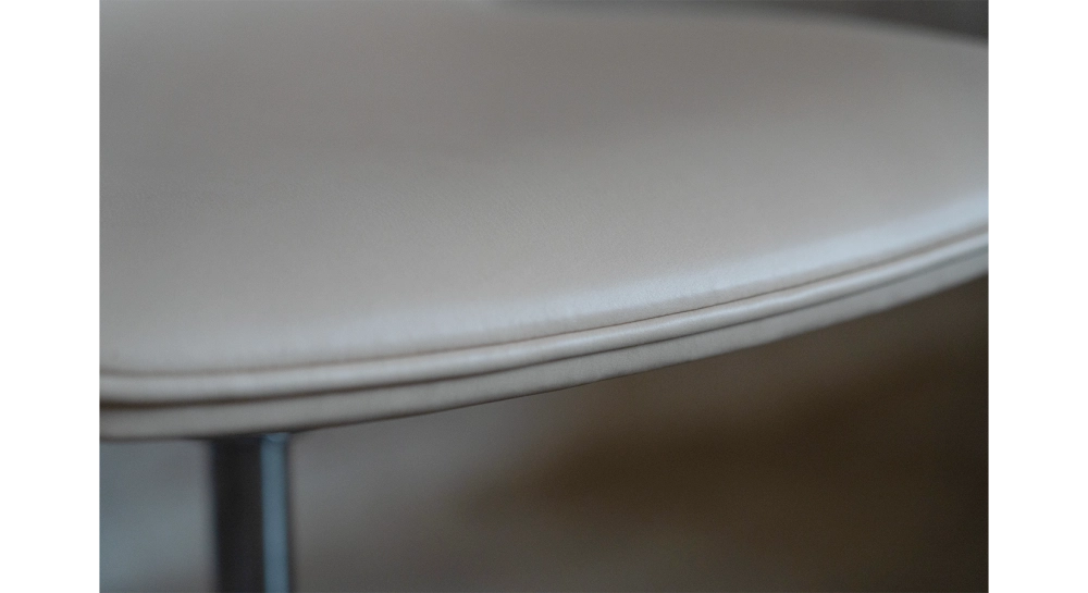 Office chair with 5 branches dossier bois teinte naturelle assise cuir beige