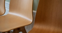Lot de 3 chaises design chêne teinte naturelle Lot de 3 chaises design chêne teinte naturelle