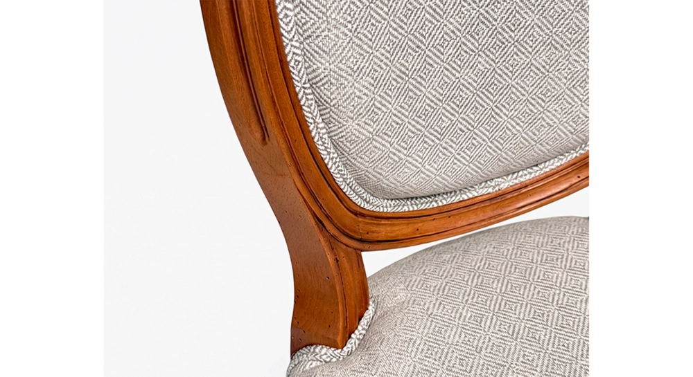 Chaise ancienne style Louis XVI bois teinte ancienne et tissu chevron khaki
