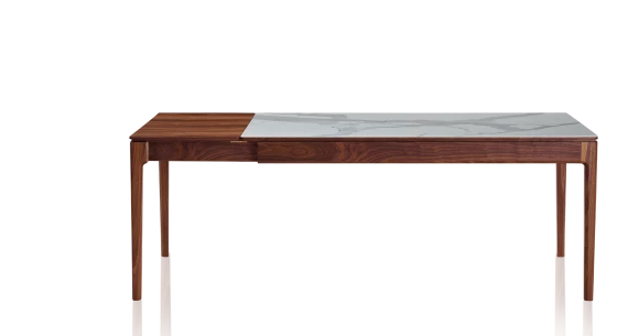 Table extensible 8 à 10 personnes en noyer et céramique allonges bois avec bois teinte naturelle et plateau céramique effet marbre blanc 180x90 cm