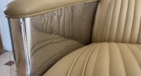 Canapé aviateur aluminium riveté et cuir 2 places beige Canapé aviateur aluminium riveté et cuir 2 places beige