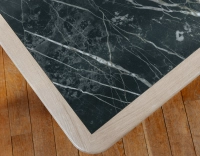 Table basse carrée en chêne et céramique avec bois teinte naturelle plateau céramique effet marbre noir 100x100 cm Table basse carrée en chêne et céramique avec bois teinte naturelle plateau céramique effet marbre noir 100x100 cm