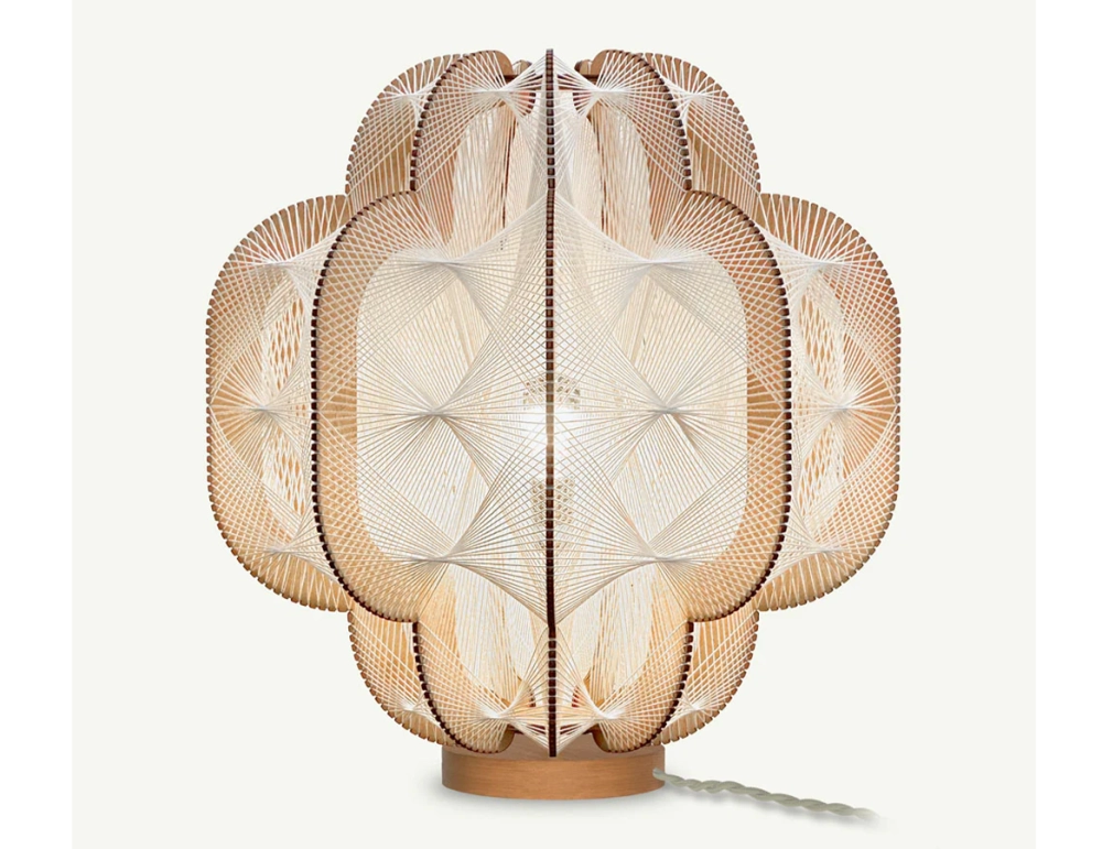 Lampe sur socle en bois et fil de coton tressage croisé Lampe sur socle en bois et fil de coton tressage croisé