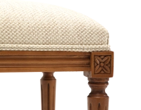 Tabouret ancien style Louis XVI bois teinte ancienne et tissu chiné beige Tabouret ancien style Louis XVI bois teinte ancienne et tissu chiné beige