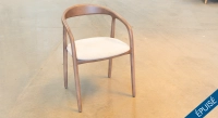 Chaise scandinave bois teinte noyer assise tissu beige Chaise scandinave bois teinte noyer assise tissu beige