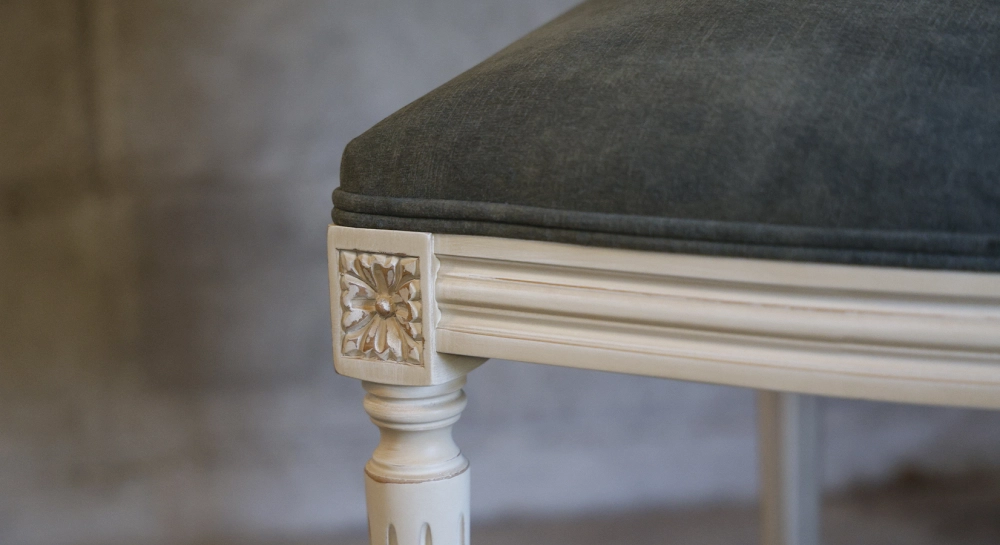 Chaise ancienne style Louis XVI bois teinte cérusée blanche et tissu gris bleu