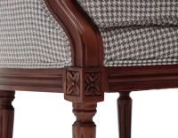 Fauteuil bergère style Louis XVI bois teinte ancienne et tissu pied de poule blanc et taupe Fauteuil bergère style Louis XVI bois teinte ancienne et tissu pied de poule blanc et taupe