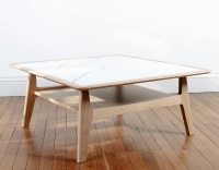 Table basse carrée en chêne et céramique avec bois teinte naturelle plateau céramique effet marbre blanc 100x100 cm Table basse carrée en chêne et céramique avec bois teinte naturelle plateau céramique effet marbre blanc 100x100 cm