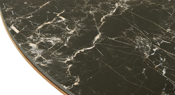 Table salle à manger ronde en chêne et céramique 4 à 6 personnes avec bois teinte naturelle et plateau céramique effet marbre noir 110x110