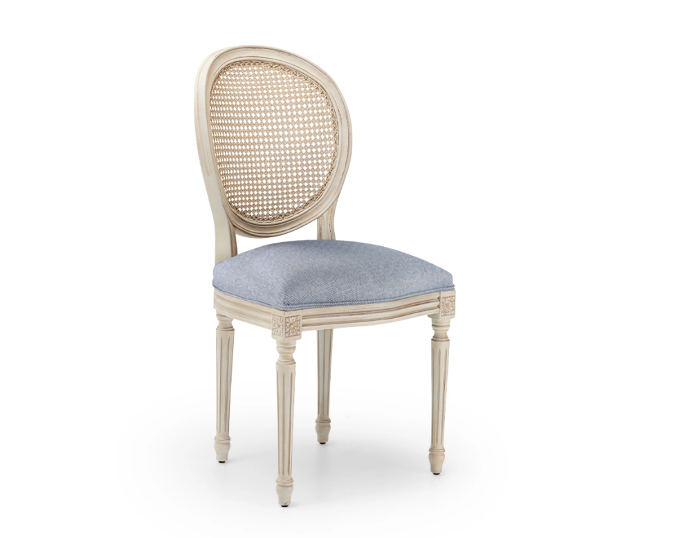Chaise ancienne style Louis XVI bois teinte blanche cérusée dossier canné assise tissu chevron bleu Chaise ancienne style Louis XVI bois teinte blanche cérusée dossier canné assise tissu chevron bleu