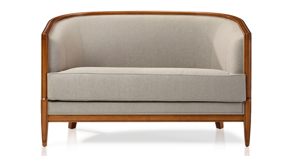 Canapé ancien 2 places accoudoirs moulurés bois teinte ancienne et tissu gris clair