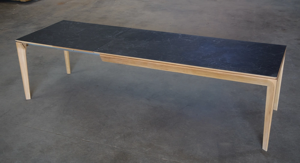 Table extensible 8 à 10 personnes en chêne et céramique allonges céramique avec bois teinte naturelle et plateau et allonges céramique ardoise 180x90 cm Table extensible 8 à 10 personnes en chêne et céramique allonges céramique avec bois teinte naturelle et plateau et allonges céramique ardoise 180x90 cm