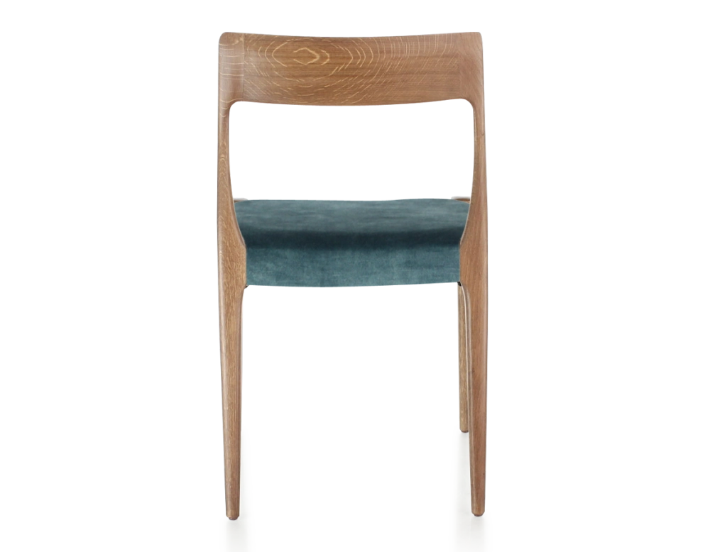 Chaise scandinave bois teinte noyer assise tissu velours bleu pétrole Chaise scandinave bois teinte noyer assise tissu velours bleu pétrole