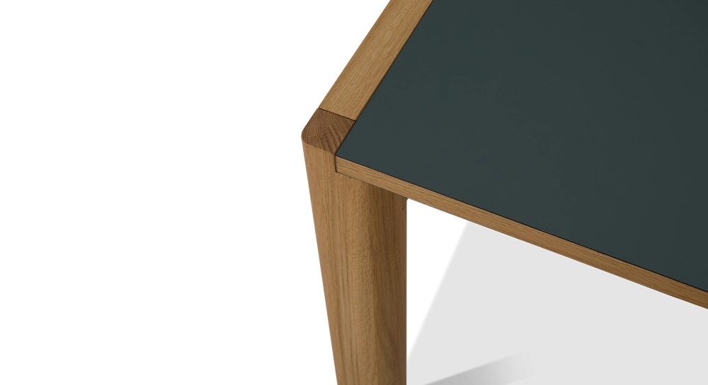 Bureau bench 2 postes chêne teinte naturelle plateau fenix vert foncé 140x160 Bureau bench 2 postes chêne teinte naturelle plateau fenix vert foncé 140x160