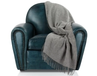 Fauteuil club cuir bleu accoudoirs cloutés Fauteuil club cuir bleu accoudoirs cloutés