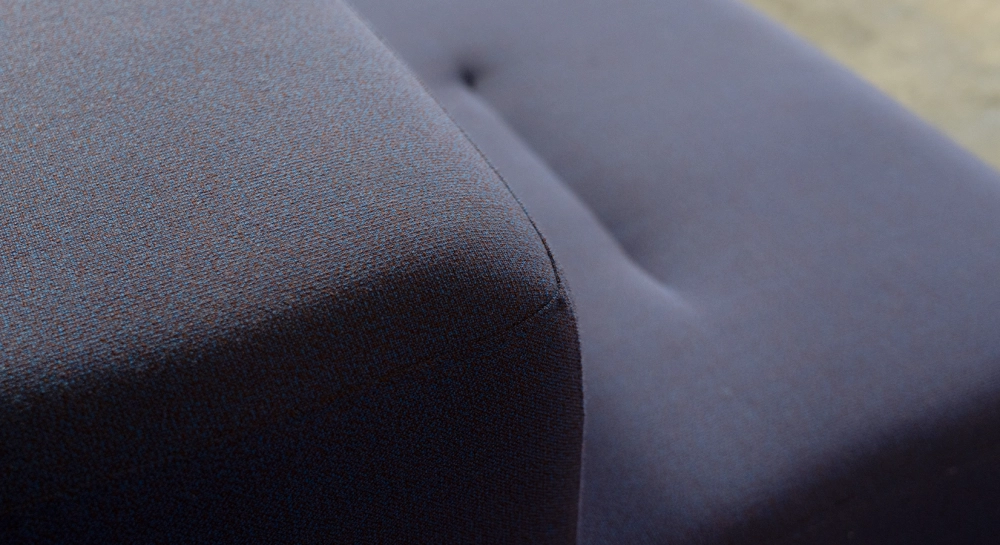 Sofá de diseño tejido jaspeado marrón y violeta