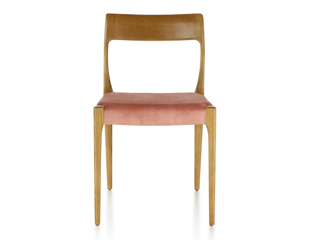 Chaise scandinave bois teinte merisier assise tissu velours rose pâle Chaise scandinave bois teinte merisier assise tissu velours rose pâle