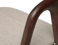 Chaise scandinave bois teinte marron foncé assise tissu beige naturel Chaise scandinave bois teinte marron foncé assise tissu beige naturel