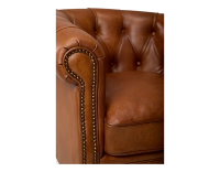 Fauteuil chesterfield cuir marron clair accoudoirs cloutés Fauteuil chesterfield cuir marron clair accoudoirs cloutés