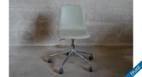 Office chair with 5 branches dossier bois teinte naturelle assise en cuir de vachette vert d'eau