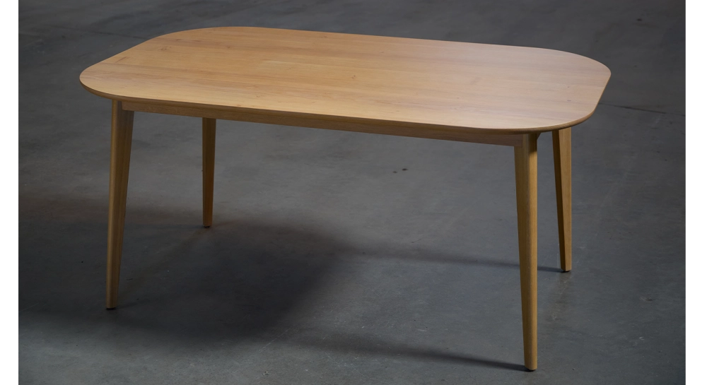 Table salle à manger en chêne 6 personnes teinte naturelle 160x100 cm Table salle à manger en chêne 6 personnes teinte naturelle 160x100 cm