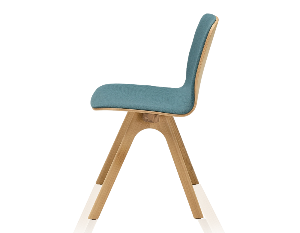 Chaise design en chêne tapissé bois teinte naturelle assise tissu bleu océan Chaise design en chêne tapissé bois teinte naturelle assise tissu bleu océan